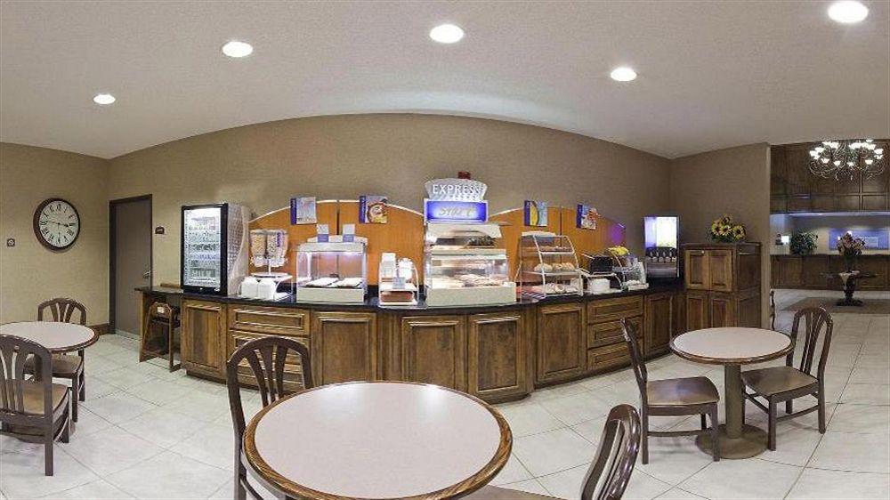 Holiday Inn Express Hotel Kansas City - Bonner Springs By Ihg Экстерьер фото