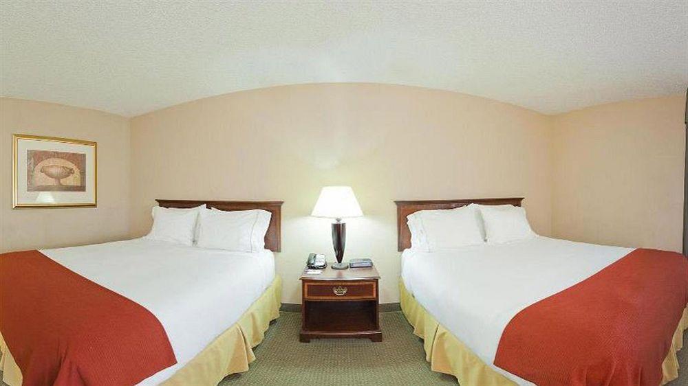 Holiday Inn Express Hotel Kansas City - Bonner Springs By Ihg Экстерьер фото