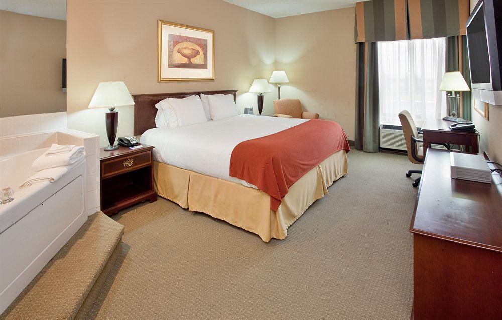 Holiday Inn Express Hotel Kansas City - Bonner Springs By Ihg Номер фото