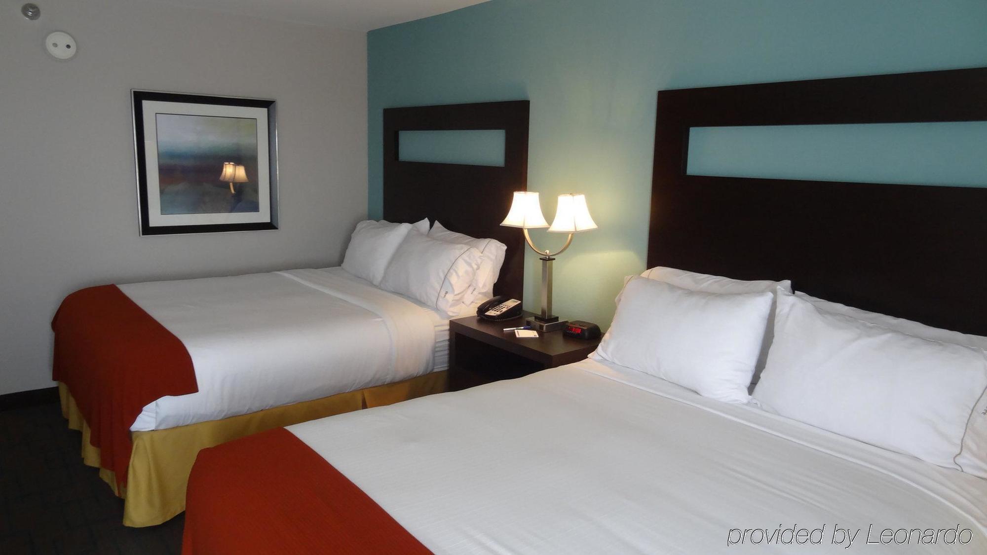 Holiday Inn Express Hotel Kansas City - Bonner Springs By Ihg Экстерьер фото