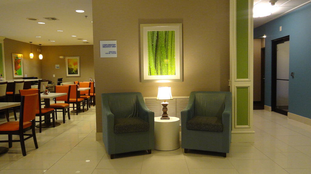 Holiday Inn Express Hotel Kansas City - Bonner Springs By Ihg Экстерьер фото